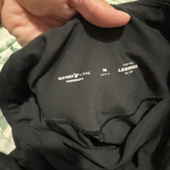 Old Navy High Rise Cropped Leggings. Excellent used condition - Picture 4 of 6